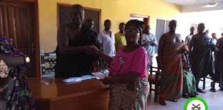 Nana Amoa Aturu Nkonkonkyia II giving the donation to Madam Amina